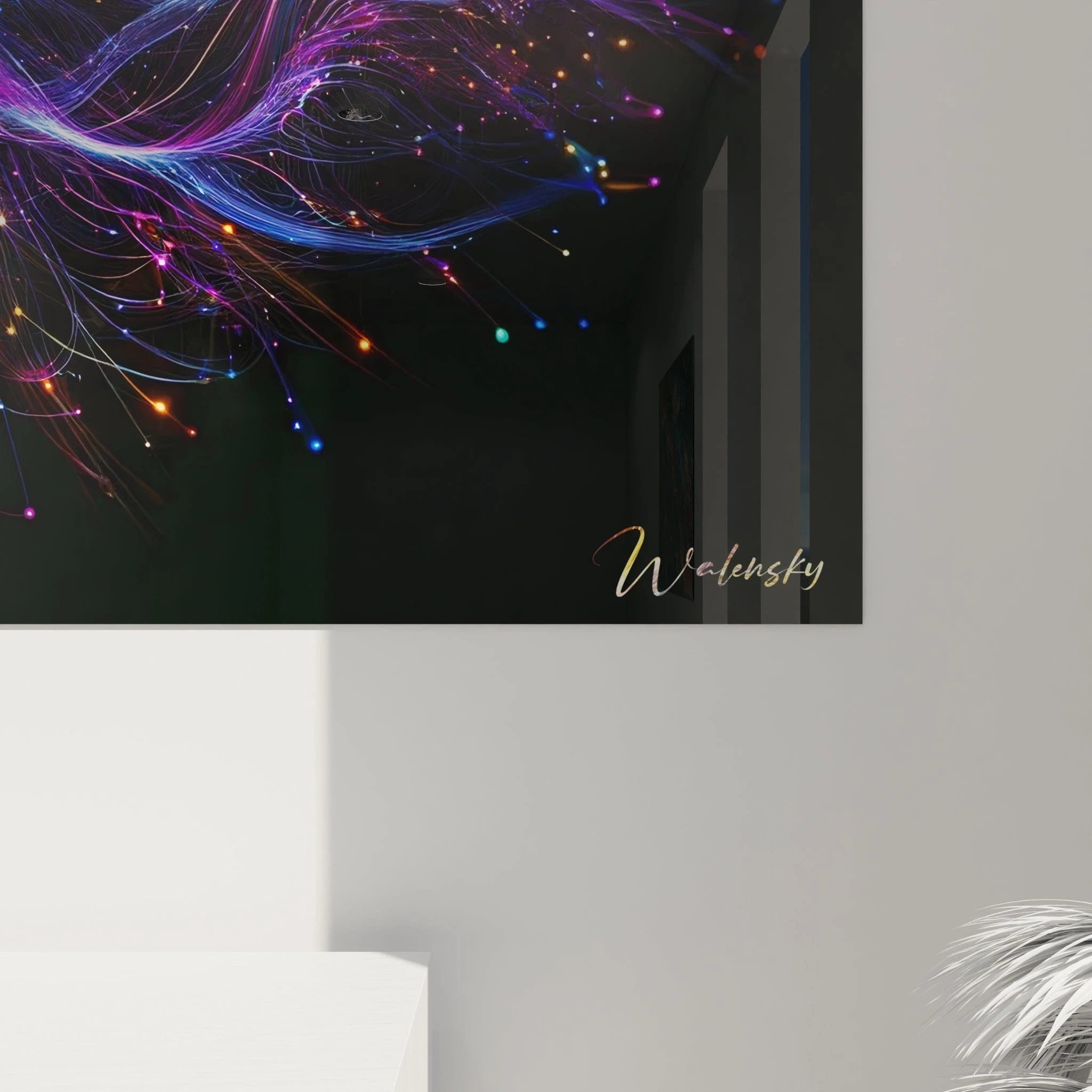Tableau abstrait présentant un enchevêtrement de fibres lumineuses colorées. Gamme de couleurs intenses alliant bleu turquoise, violet pourpre, orange doré et rose sur fond noir. Texture délicate de lignes ondulantes terminées par points lumineux. Motif dynamique avec deux foyers principaux reliés par des faisceaux spiralés créant un mouvement fluide continu.
