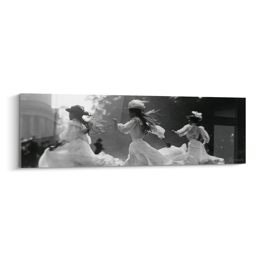 Tableau Danseuses noir et blanc en robes fluides - Élan de liberté - Edition Vintage