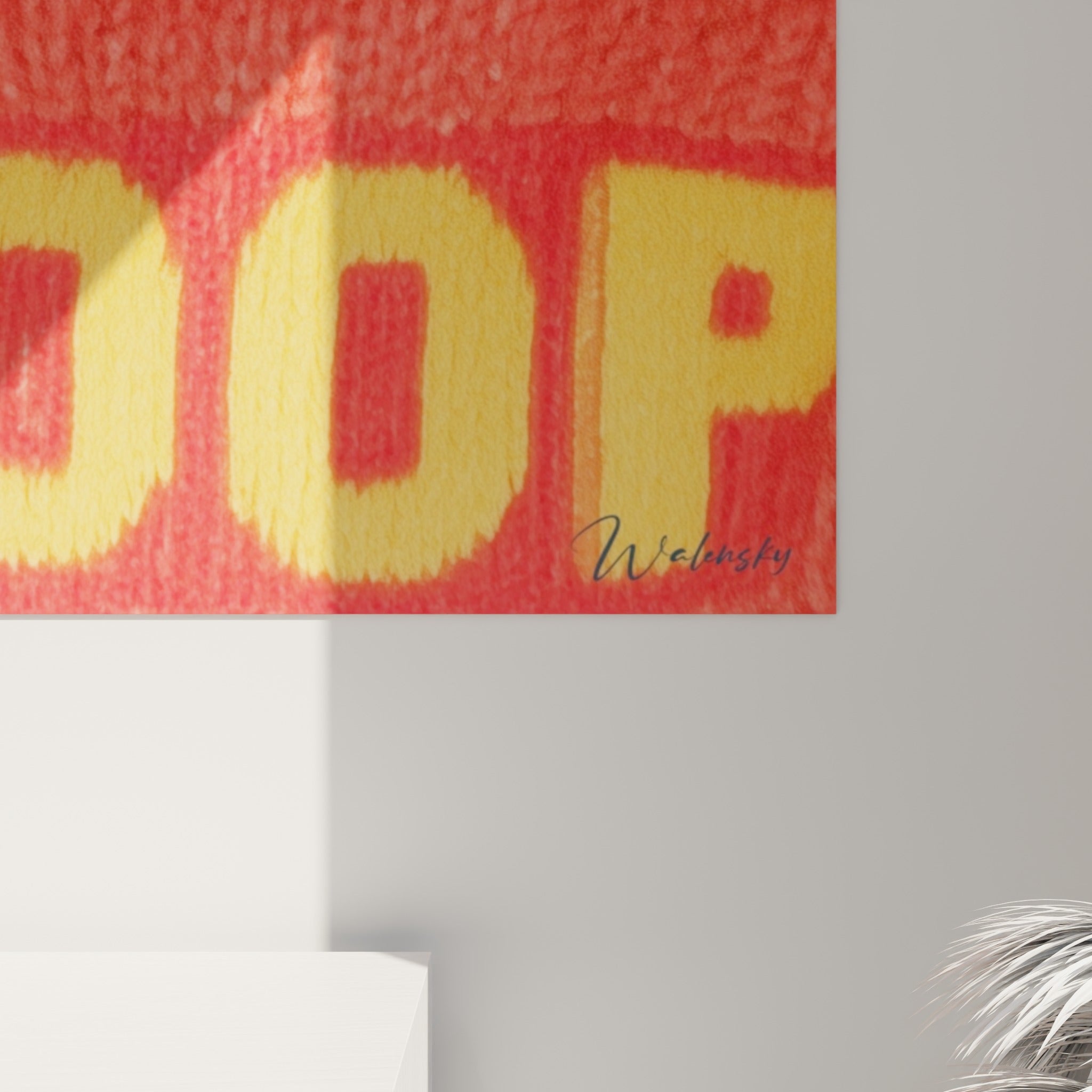 Détail de l'impression : grain de la maille orange, jaune vif des lettres BOOP et reflet des lunettes rouges