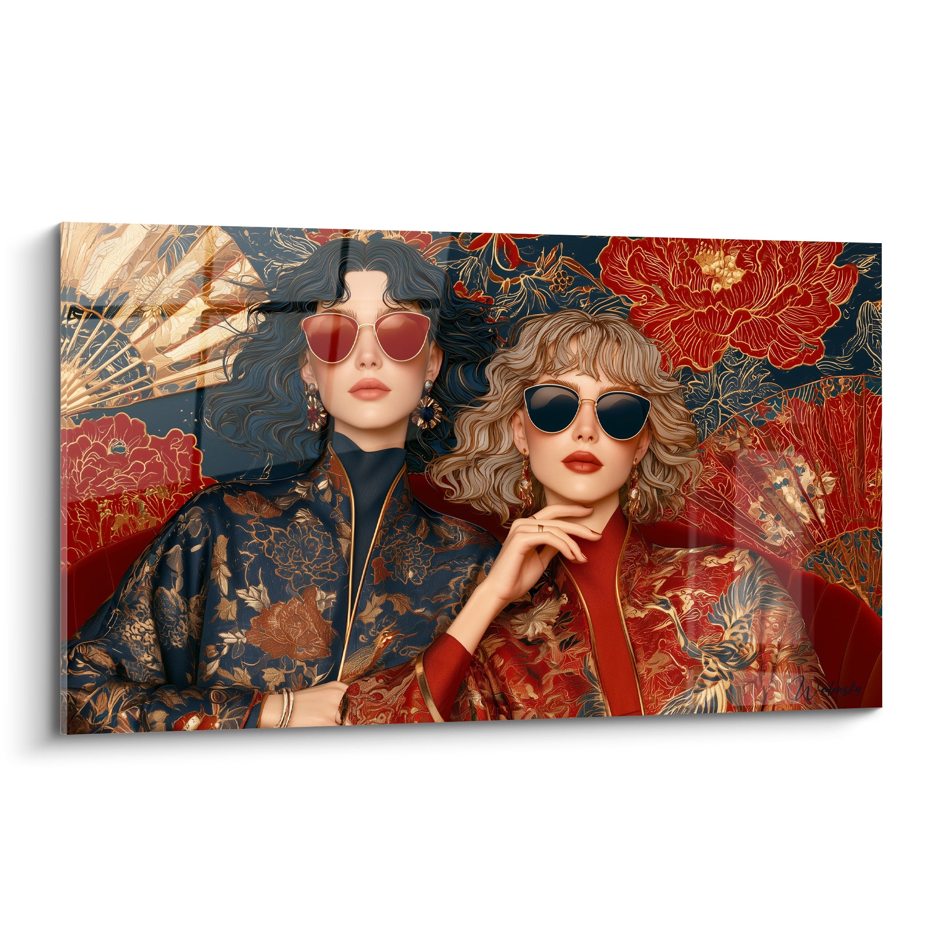 Deux femmes en kimonos bleu marine et rouge, lunettes fumées, motifs floraux dorés en fond