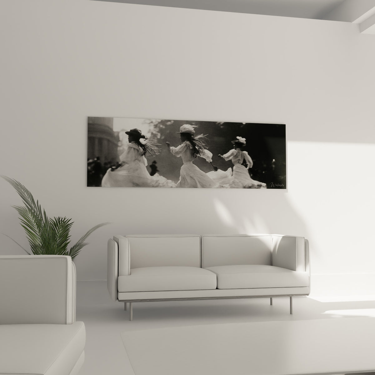 Femmes en robes blanches virevoltantes sur fond anthracite, suspendues au-dessus d'un canapé dans un salon lumineux