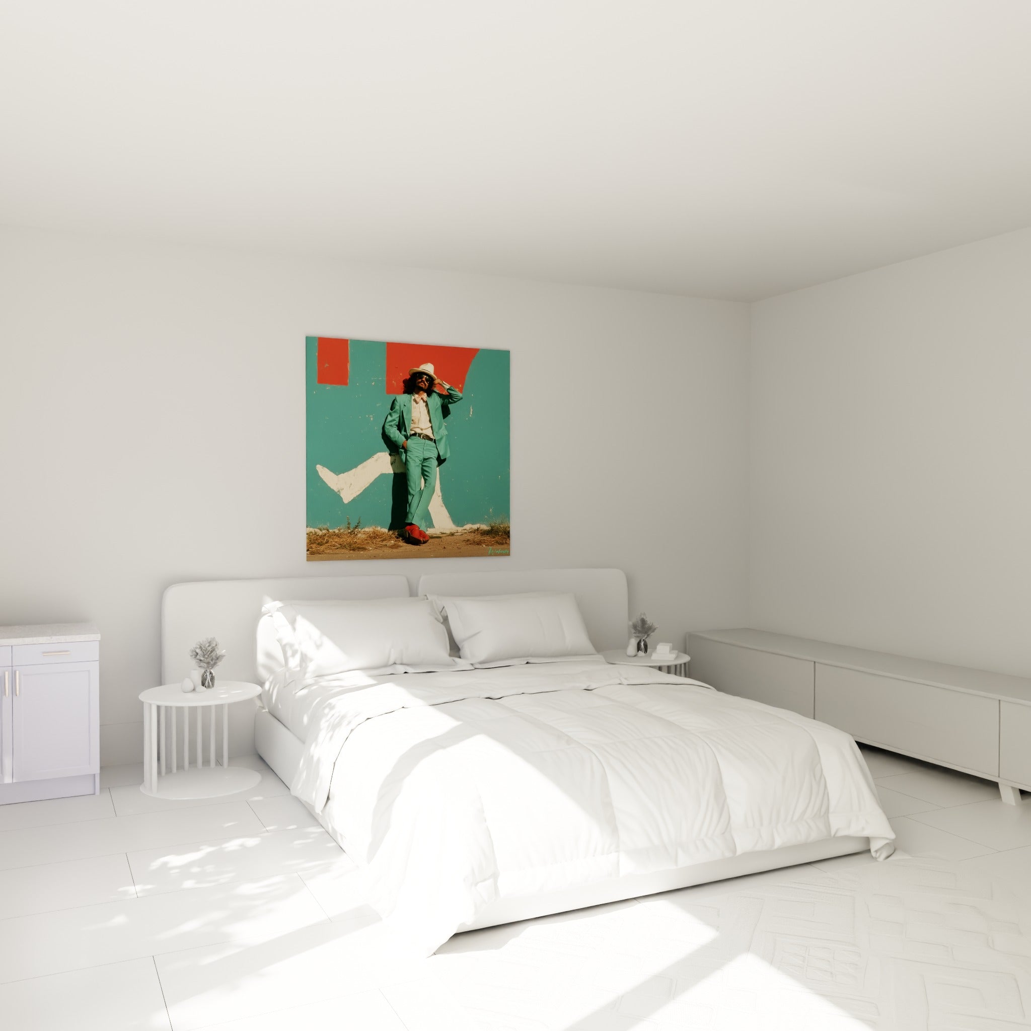 Personnage élégant en vert menthe et rouge accroché au-dessus d'un lit dans une chambre claire