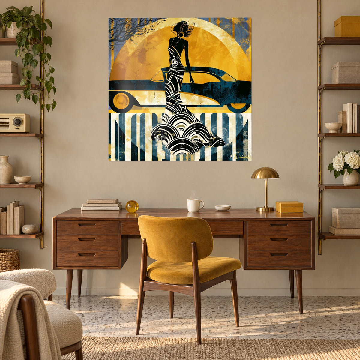 Quadro modella di profilo, abito a sirena con onde grafiche, carrozzeria blu marino, alone giallo zafferano, sulla parete in legno di un ufficio
