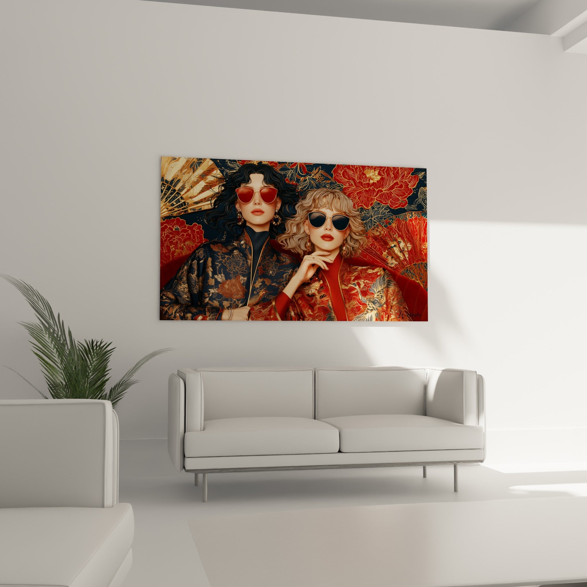 Portraits stylisés en tenues brodées rouge et bleu marine, au-dessus d'un canapé dans un salon lumineux