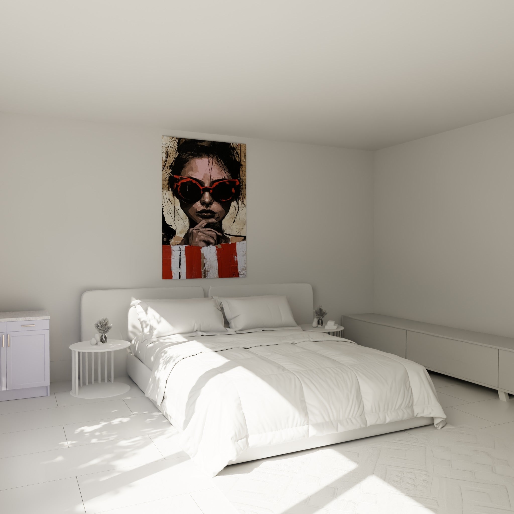Portrait féminin aux lunettes rouges et rayures terracotta accroché au-dessus d'un lit dans une chambre claire