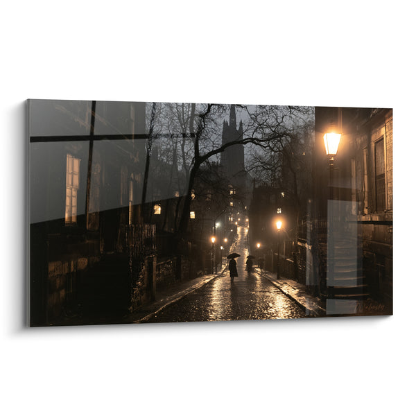 Tableau Ruelle pavée dorée et brumeuse sous la pluie - Marche sous la pluie - Edition Rétro