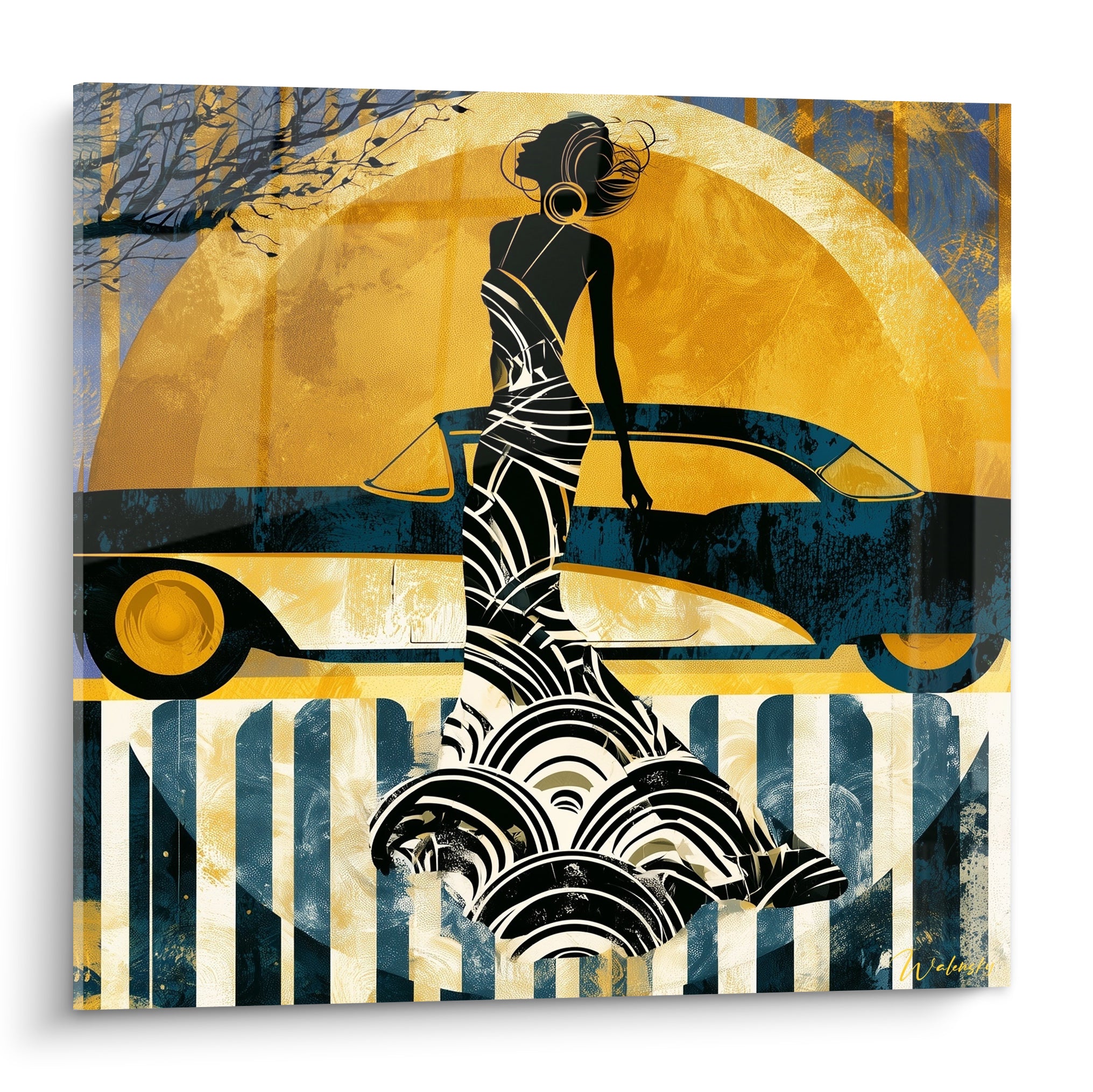 Silhouette féminine en robe rayée noire et blanc cassé devant un soleil doré, tableau Rétro