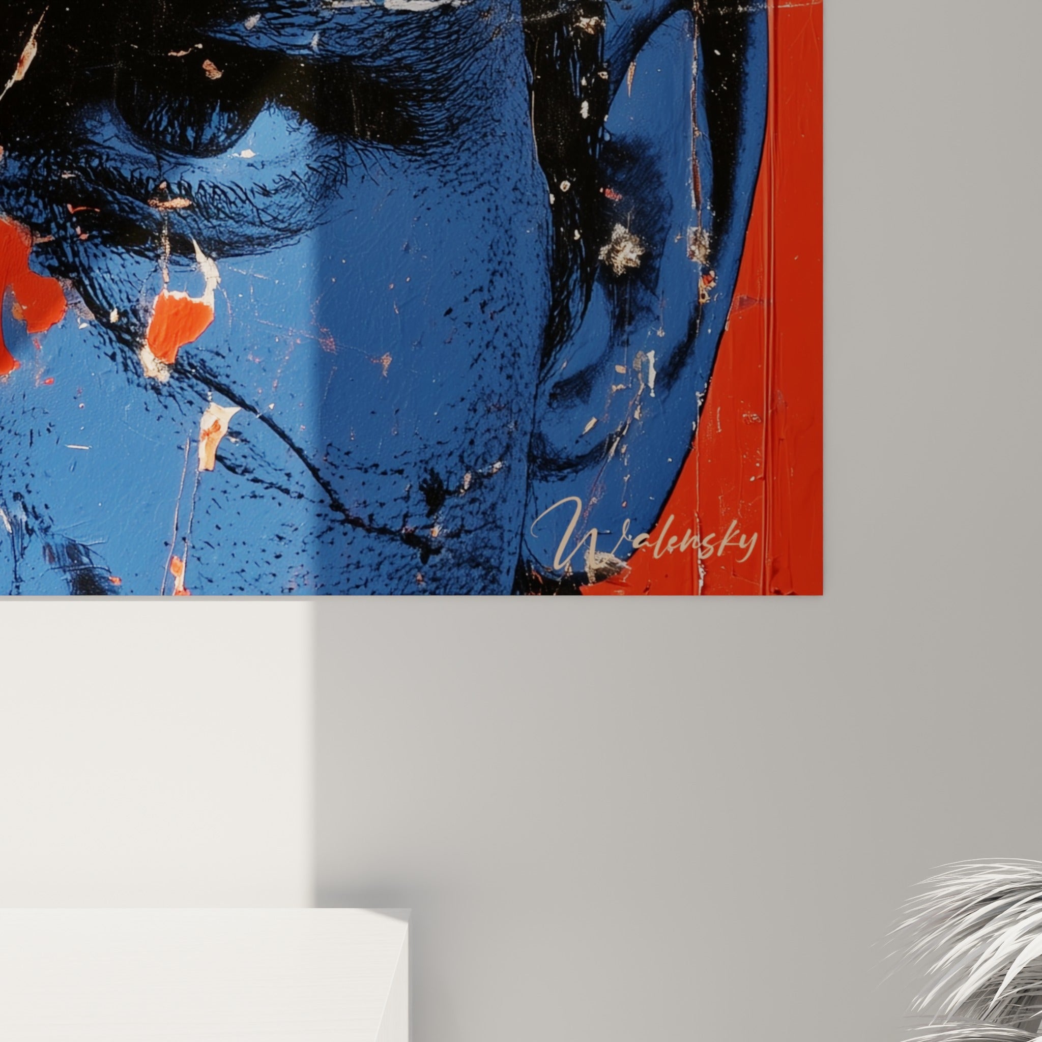 Grain du papier déchiré visible en rouge vif et bleu marine, coulures noires et empâtements texturés