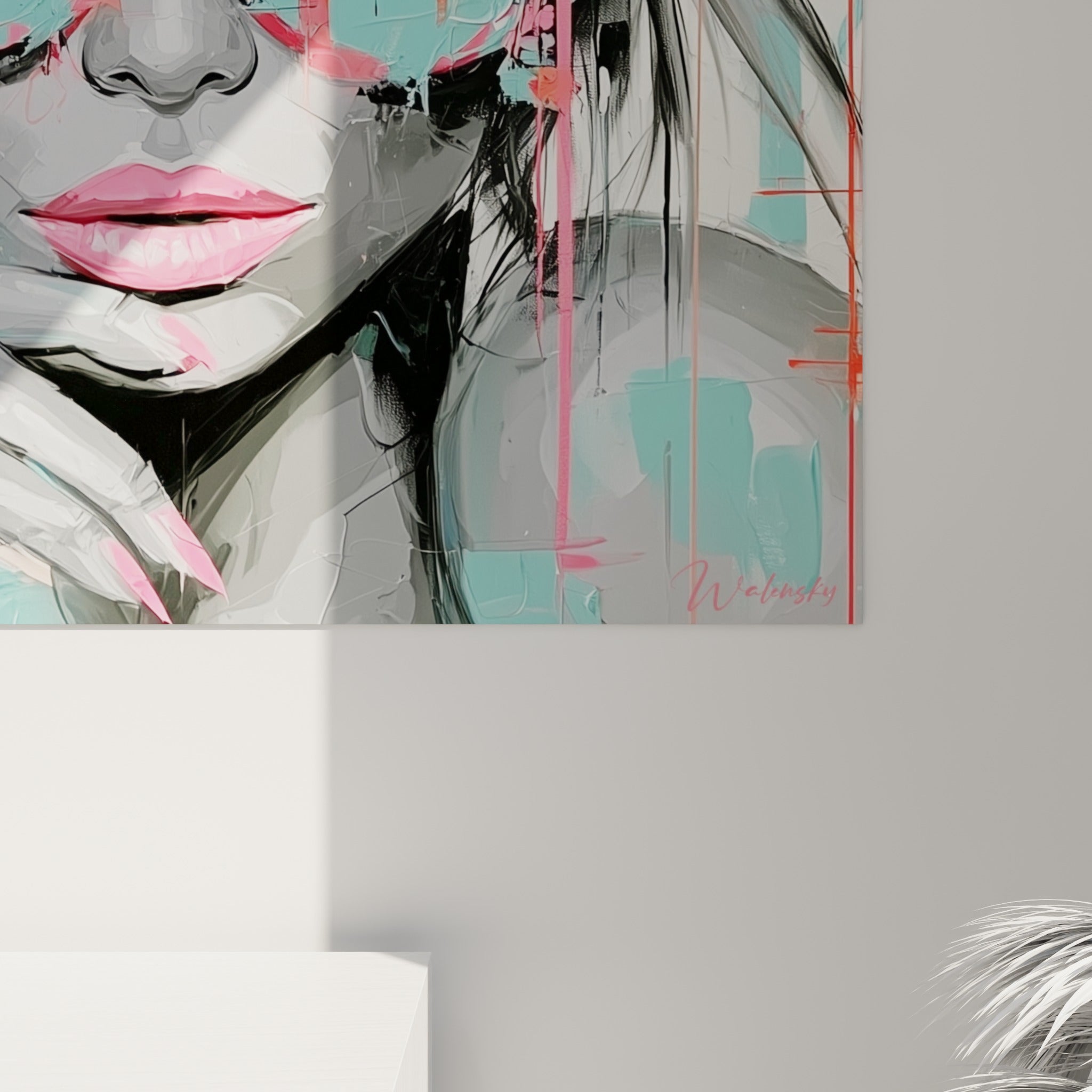 Empâtements roses et coulures turquoise sur le visage anthracite, grain de peinture visible en gros plan sur la toile