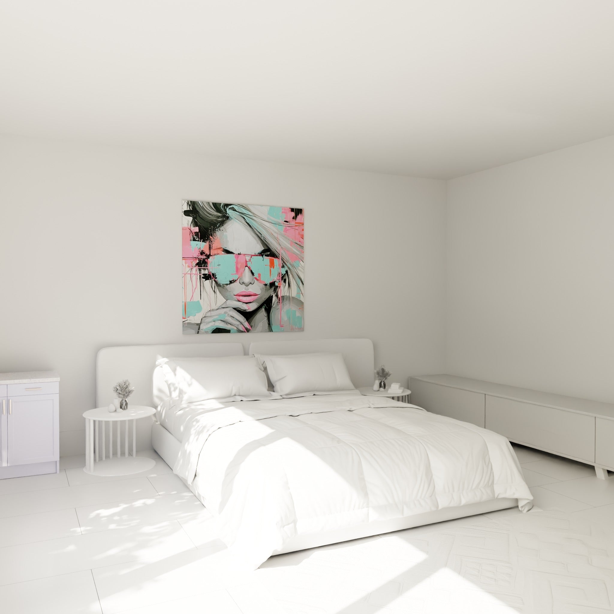Femme aux lunettes turquoise et lèvres roses, visage gris anthracite, accrochée au-dessus d'un lit dans une chambre claire