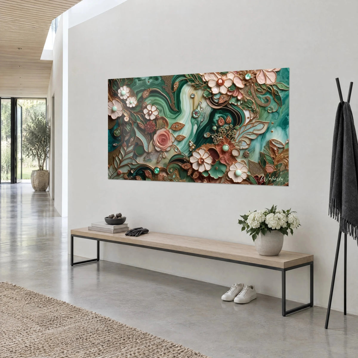 Tableau jardin de pivoines nacrées sur marbre vert menthe, feuilles cuivrées et perles, vu de trois-quarts sur un mur blanc