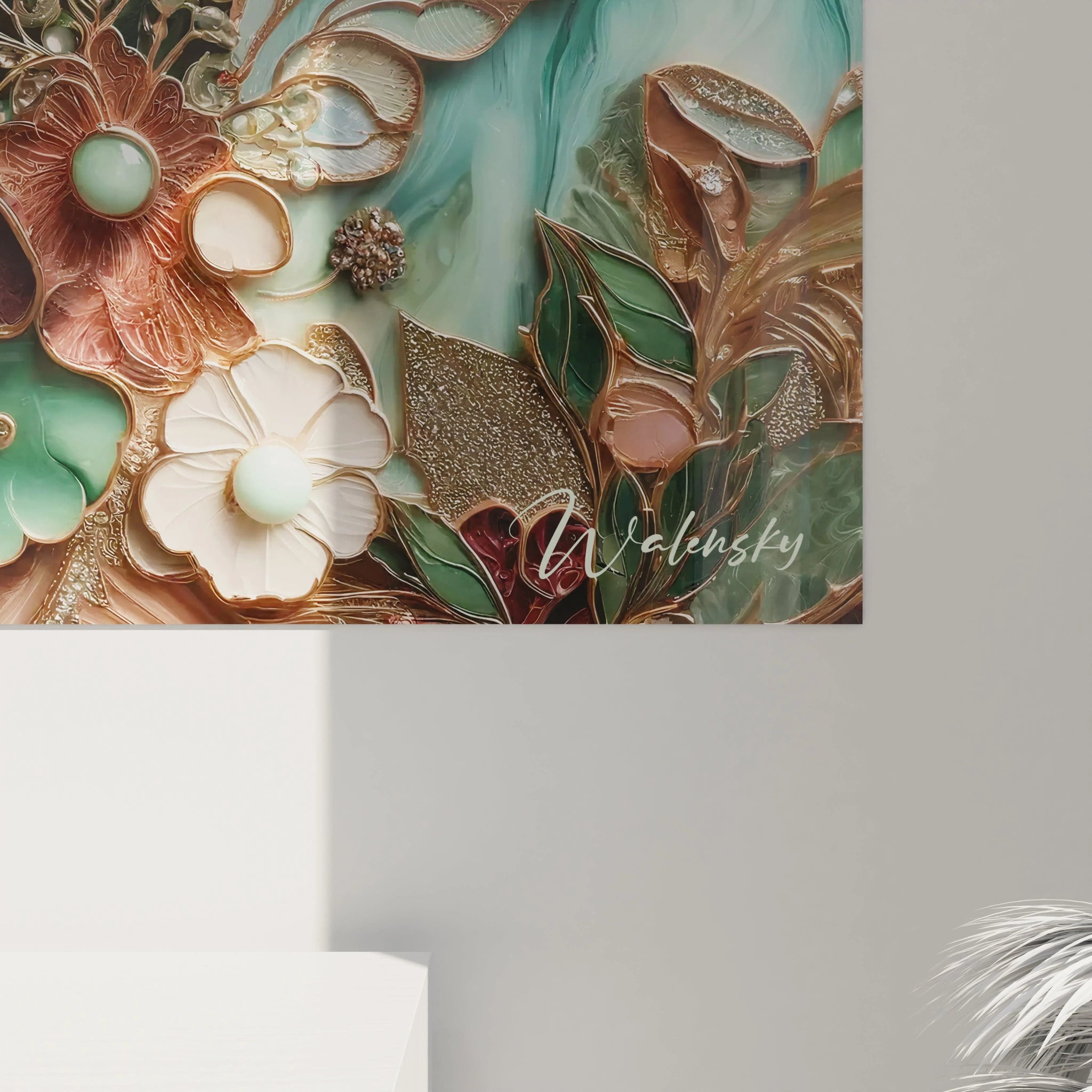 Vue de près, le tableau style epoxy dévoile des détails minutieux des fleurs, avec des lignes dorées et des textures lisses, offrant une sensation de profondeur et de richesse au spectateur.

