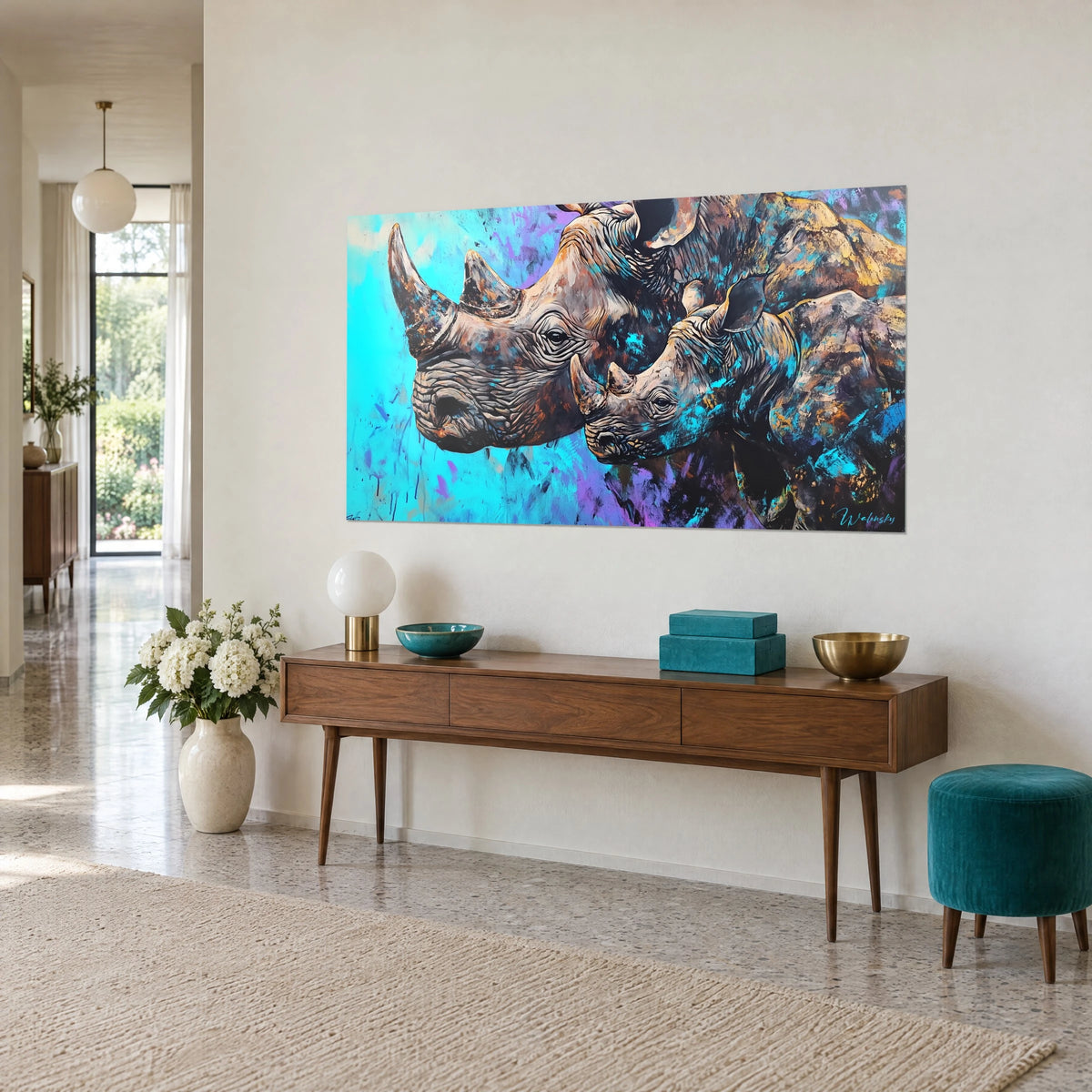 Cuadro dúo de paquidermos pintados en azul cian y marrón cobrizo, arrugas de cuero detalladas, pared beige junto a una consola de madera