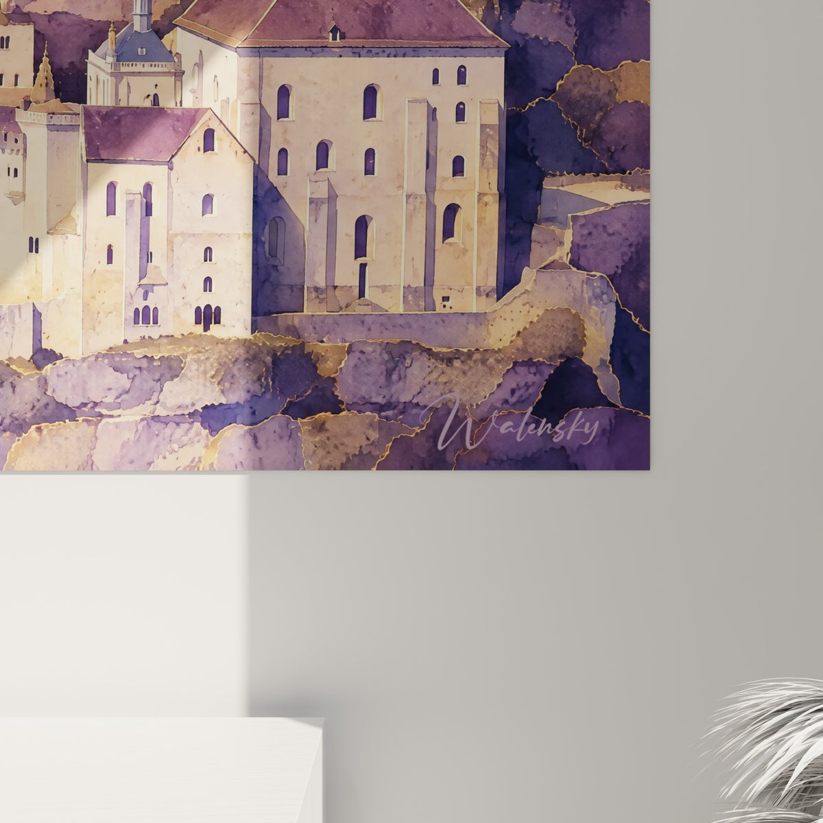 Détail des traits dorés et nuances violettes sur la roche ocre du village perché
