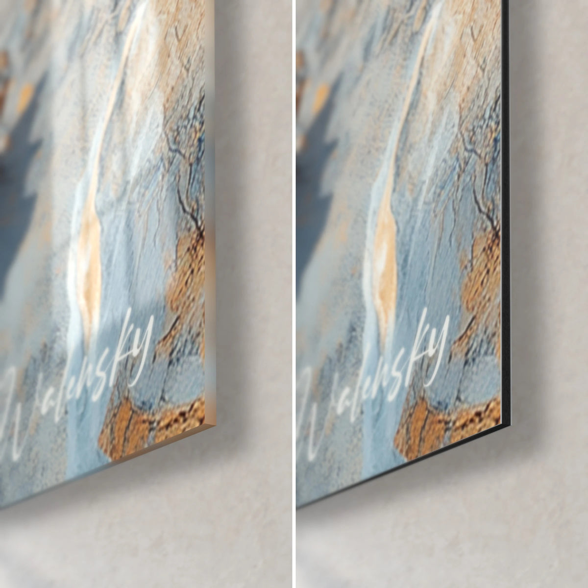 Tableau tronc fossilisé ocre et rocs bleu ardoise, coin bas droit : verre acrylique brillant à gauche, alu Dibond mat à droite