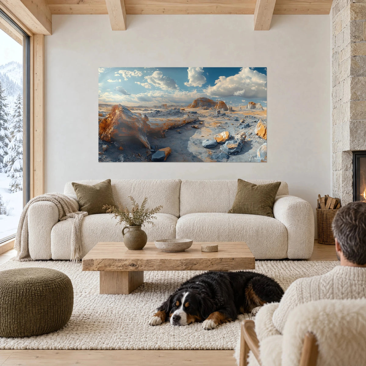 Schilderij versteend okerkleurig boomstam liggend op een blauwachtige woestijn, een zwarte hond slaapt onder het werk boven een bank in een lichte woonkamer