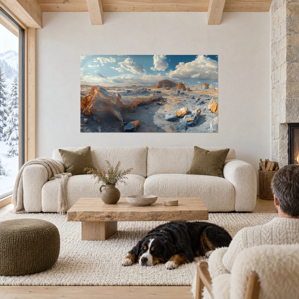 Tableau tronc pétrifié ocre couché sur un désert bleuté, un chien noir dort sous l'œuvre, au-dessus d'un canapé dans un salon lumineux