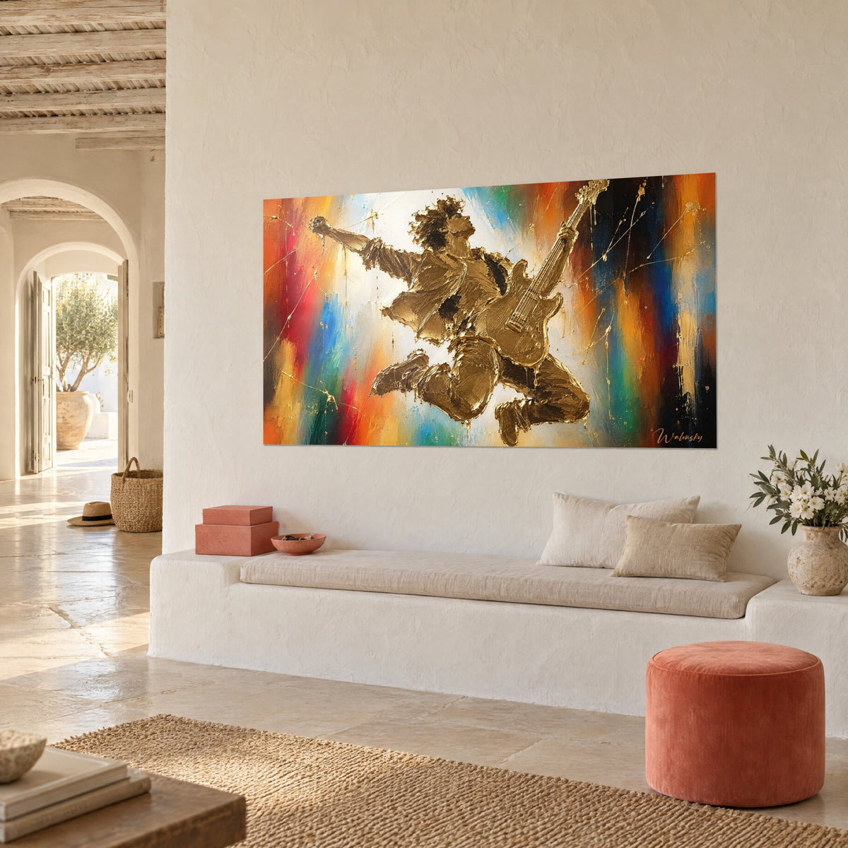 Tableau rockeur en saut, matière dorée en relief sur fond orange et turquoise, vue de trois-quarts, banquette blanche