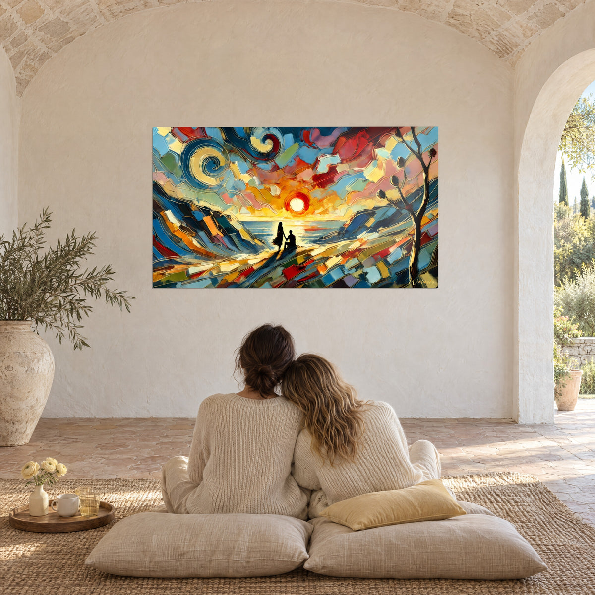 Schilderij duo van geliefden die de rode ster boven de zee aanschouwen, kobaltblauwe rotsen, roze en amberkleurige lucht, voor een omstrengeld paar op vloerkussens