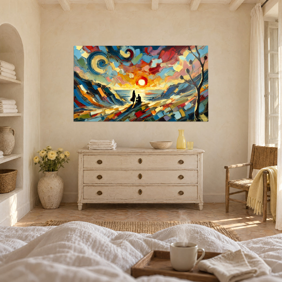 Schilderij romantische wandeling in de schemering, indigo en okerkleurige spiralen, oranje zon op het water, tegenover een witte ladekast, boven een bed in een lichte slaapkamer