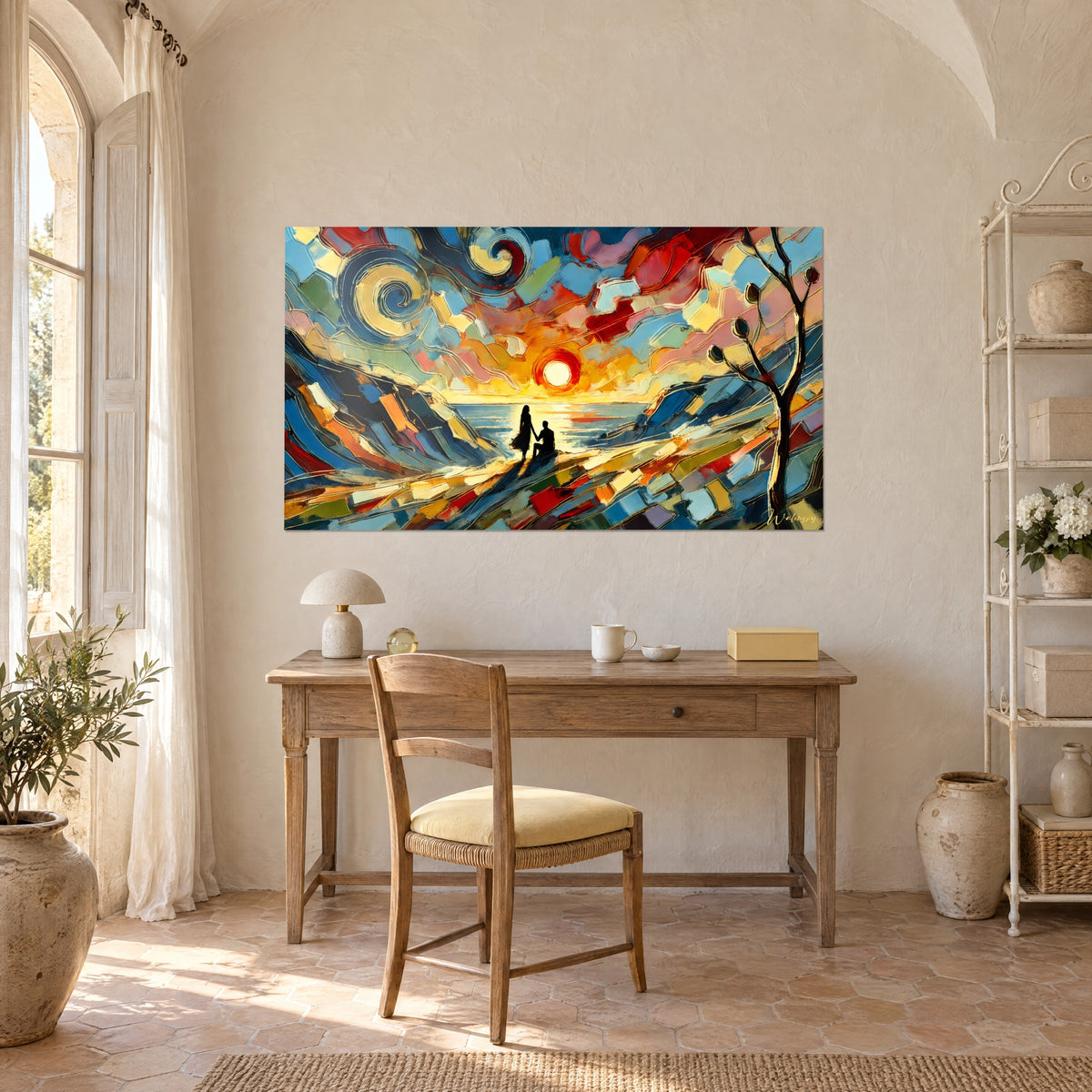 Schilderij zonsondergang met z'n tweeën op het strand, heuvels in vlakke groene en kobaltblauwe tinten, gouden hemelse spiralen, boven een houten bureau