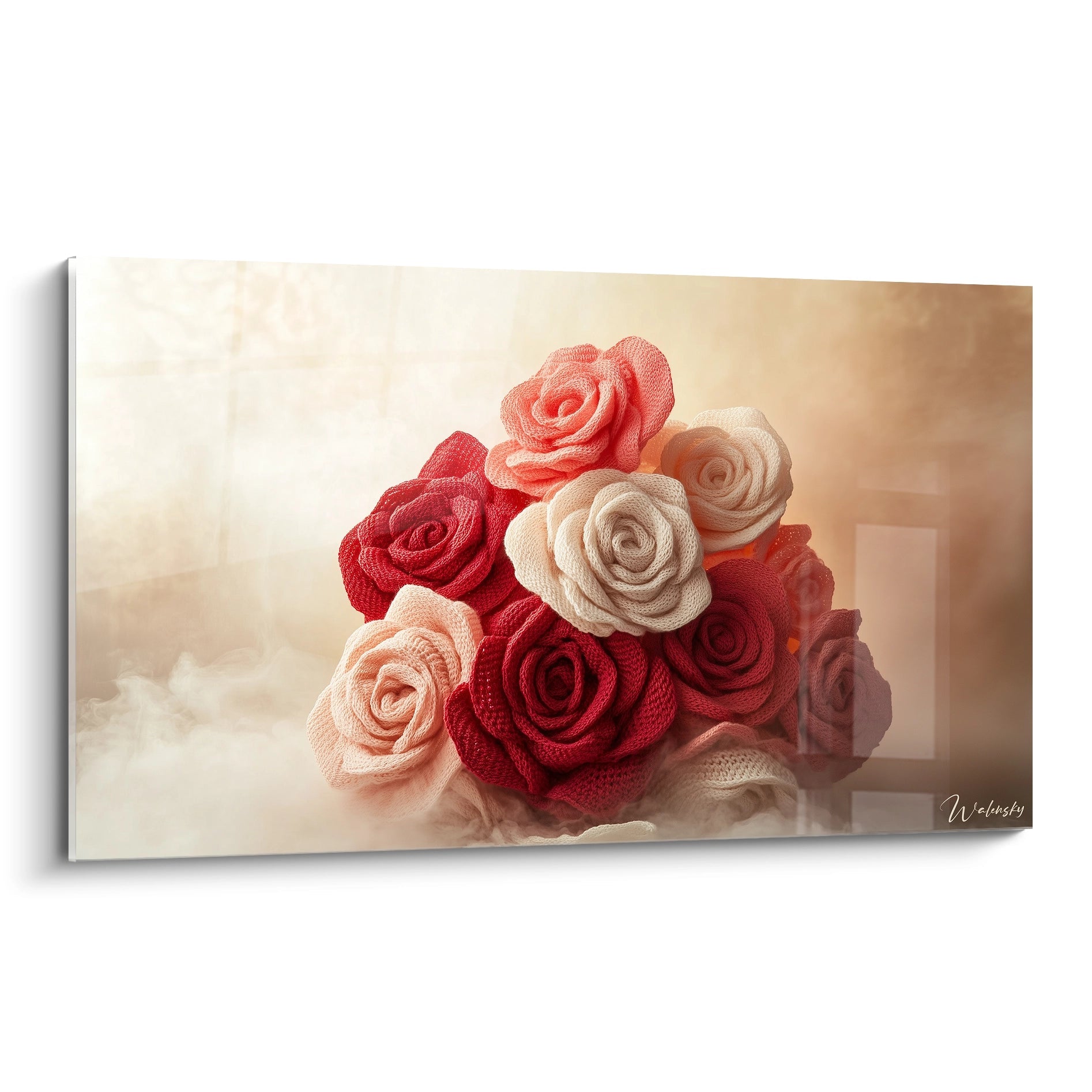 Un tableau artistique présentant un bouquet de roses crochetées en tissu, avec des fleurs rouges vives, roses pâles et blanches, créant un relief texturé tridimensionnel sur un fond lumineux beige doré.

