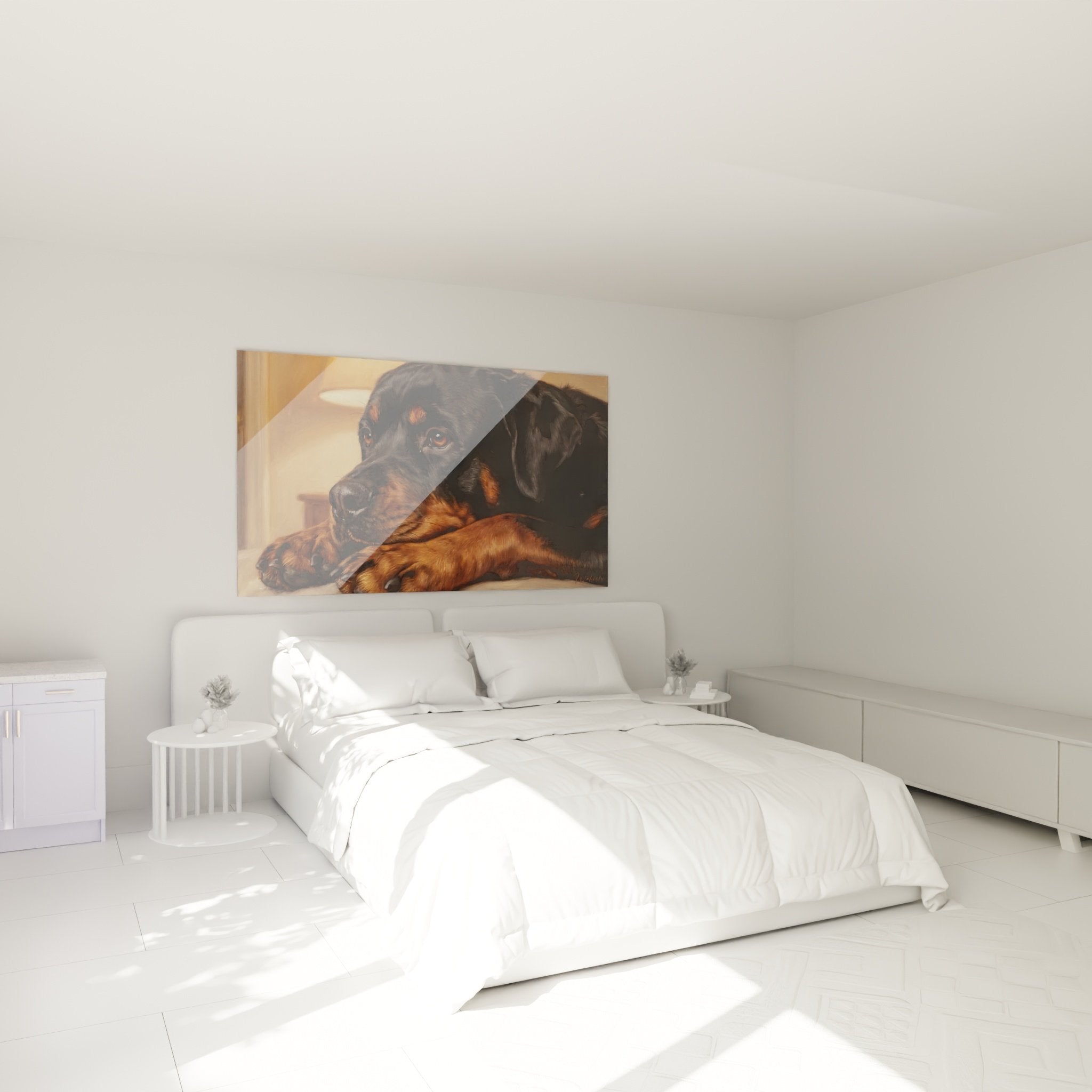 Tableau Rottweiler portrait intimiste dans chambre moderne, décoration murale chaleureuse, tons neutres et dorés