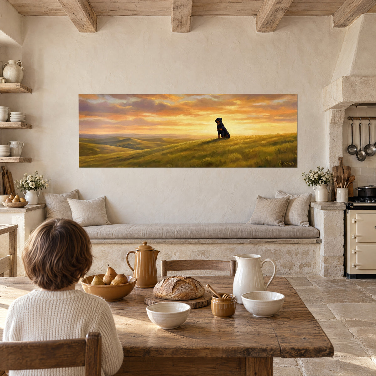 Cuadro bello perro guardián sentado entre hierbas doradas, cielo rosa y naranja, niño de espaldas frente a una mesa de madera, cocina de piedra