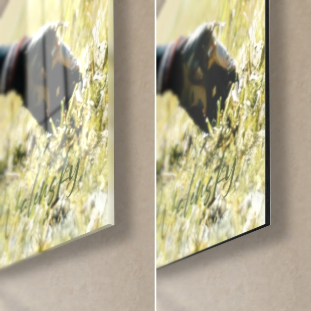 Quadro scena di mischia, angolo in basso a destra, vetro acrilico lucido e alluminio Dibond opaco, bordo nero da 3 mm, erba gialla