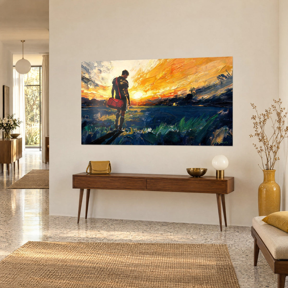 Tableau sportif solitaire marchant vers l'horizon, sac rouge, coups de couteau orange et bleu nuit, sur un mur crème d'entrée