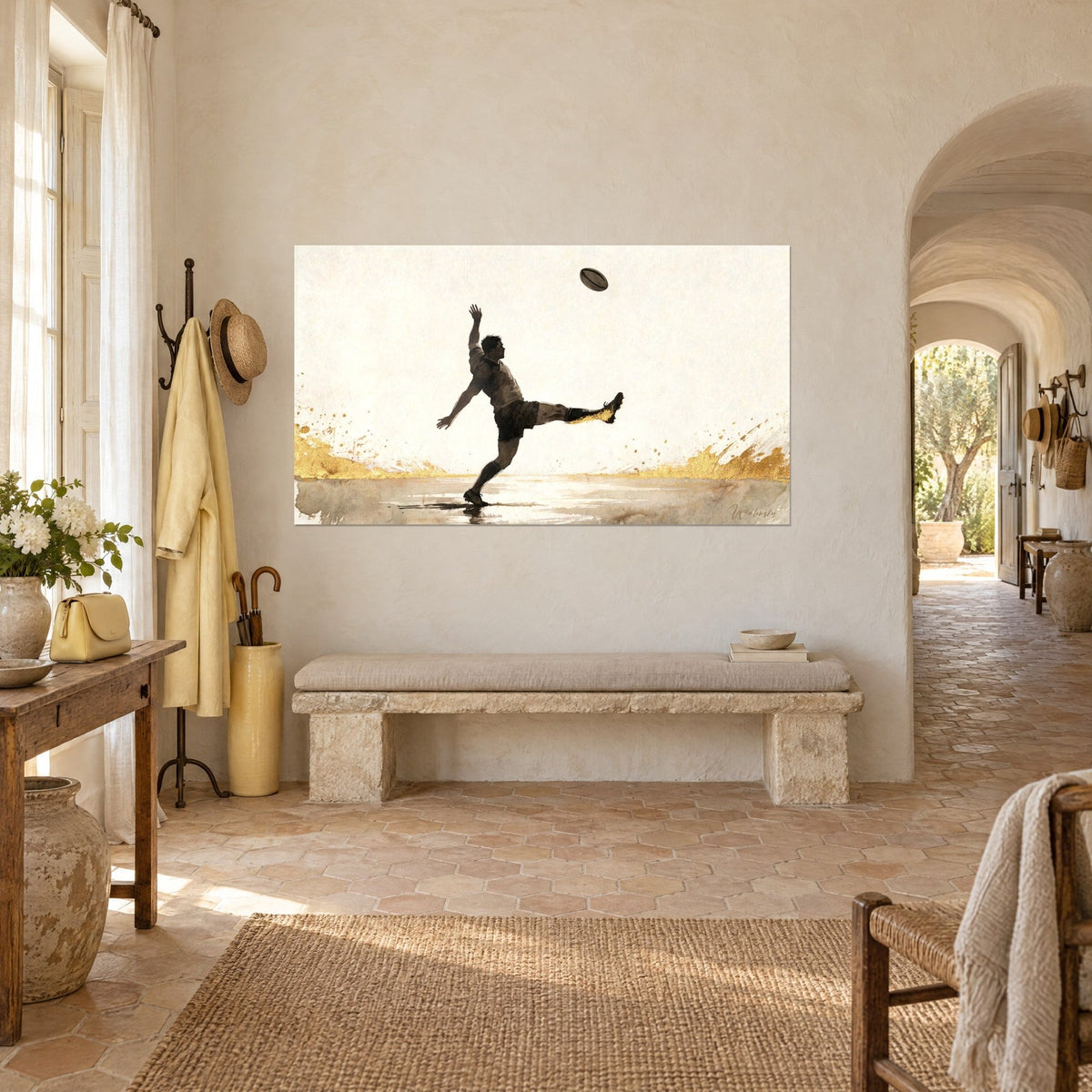 Tableau joueur au pied levé, ballon ovale brun suspendu, fond crème et or, accroché dans l'entrée d'un mas provençal