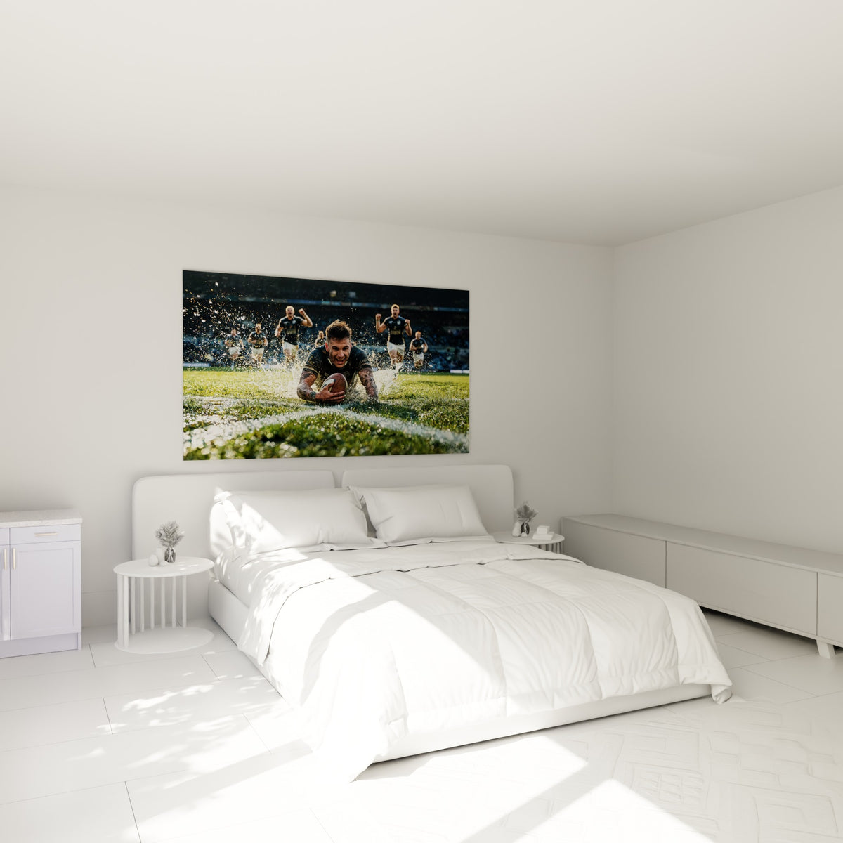 Essai de rugby capturé en pleine action, vert et doré, accroché au-dessus d'un lit dans une chambre claire