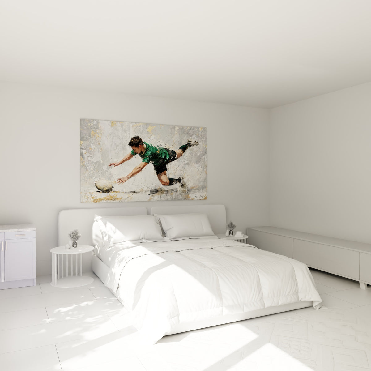 Plaquage de rugby vert et doré capturé en plein geste, au-dessus d'un lit dans une chambre claire