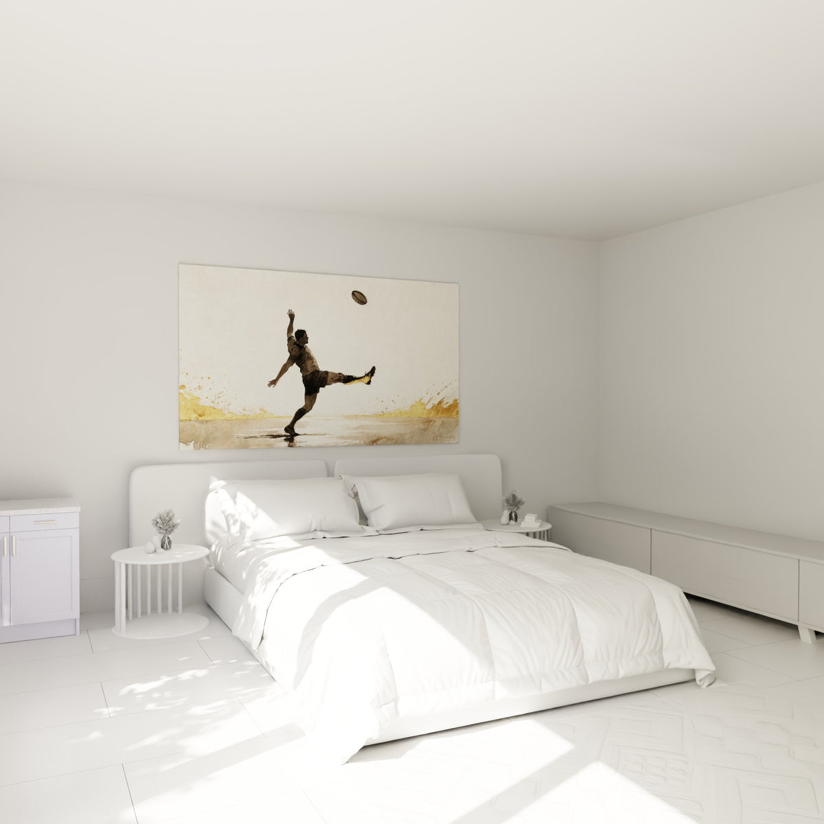 Joueur rugby ocre et doré en plein tir, accroché au-dessus d'un lit dans une chambre claire