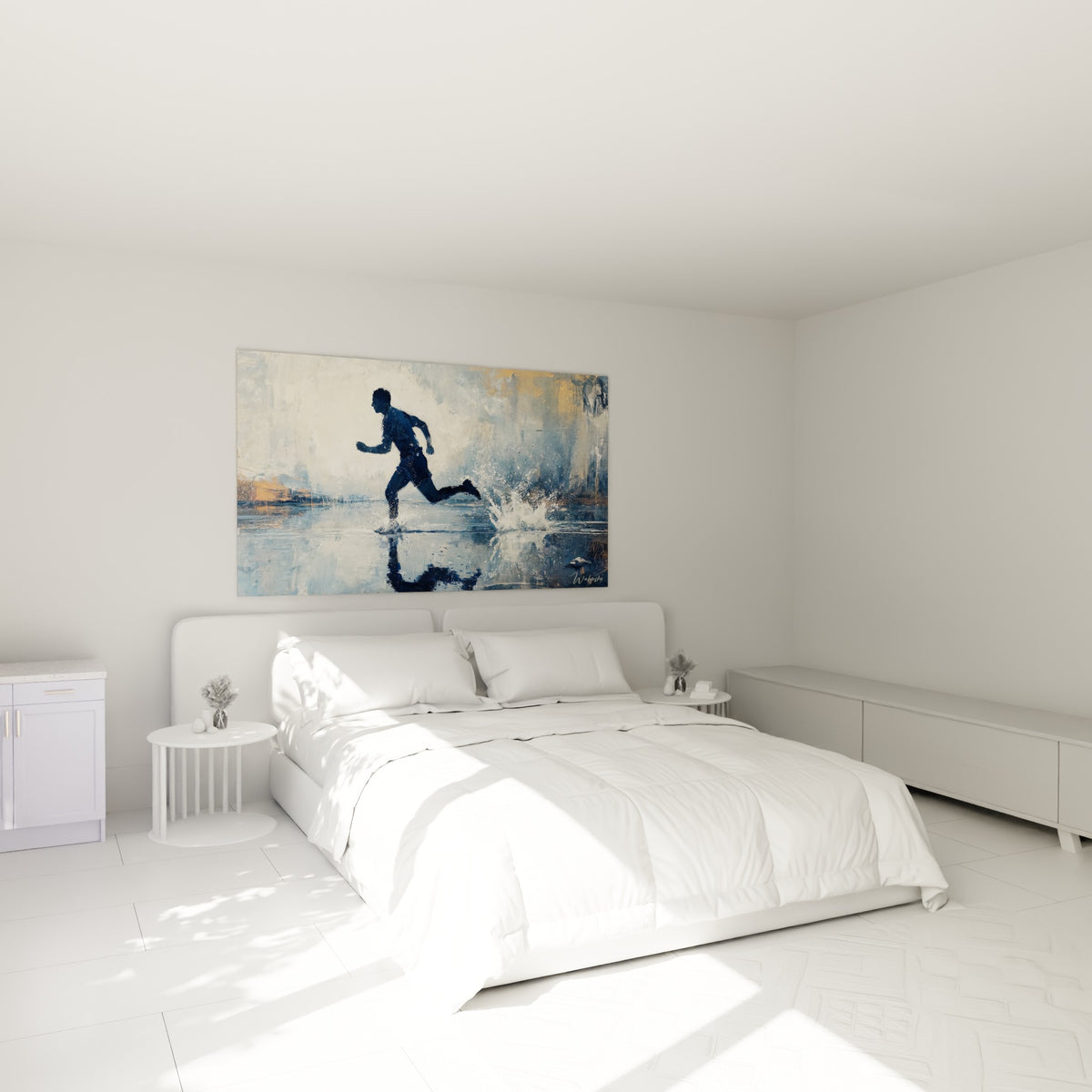 Silhouette athlétique bleu marine et ocre courant sur l'eau, au-dessus d'un lit dans une chambre claire