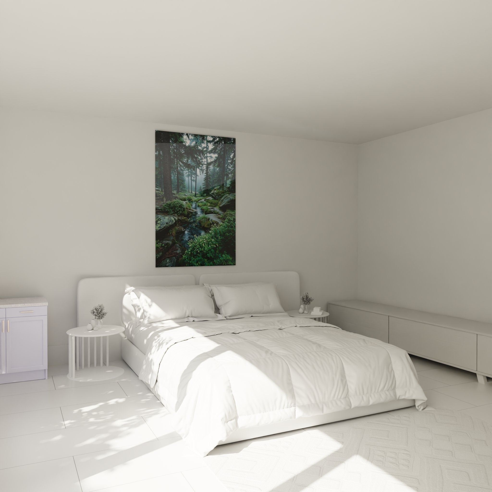Tableau ruisseau forestier dans chambre, ambiance déco nature zen avec paysage de conifères brumeux
