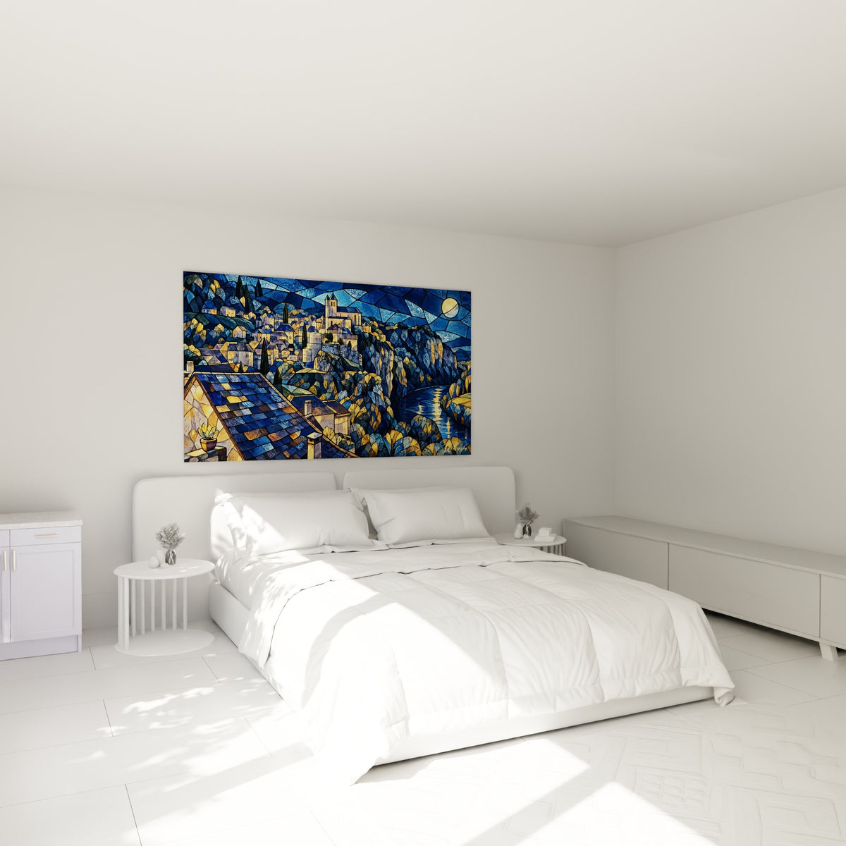 Saint-Cirq-Lapopie illuminé en bleu et or au-dessus d'un lit dans une chambre claire