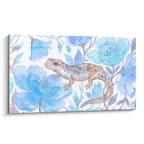 Cuadro Salamandra Manchada sobre Fondo Floral Azul Acuarela - Armonía Natural - Edición Salamandra