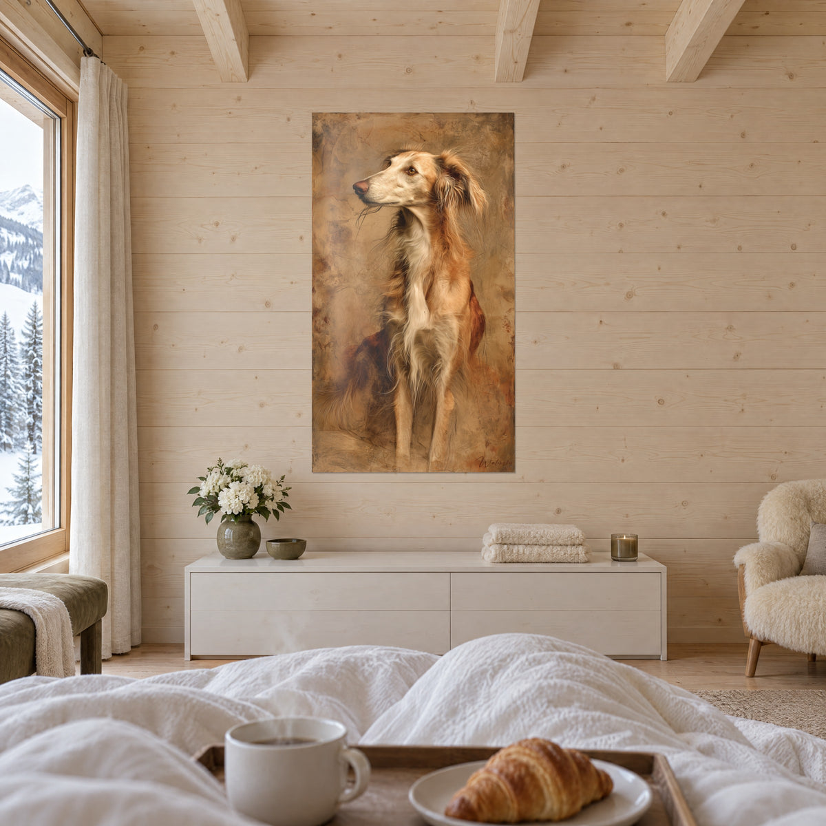 Cuadro saluki de mirada contemplativa, pelaje ámbar y marfil sobre fondo de arena agrietada, encima de una cama en un dormitorio luminoso