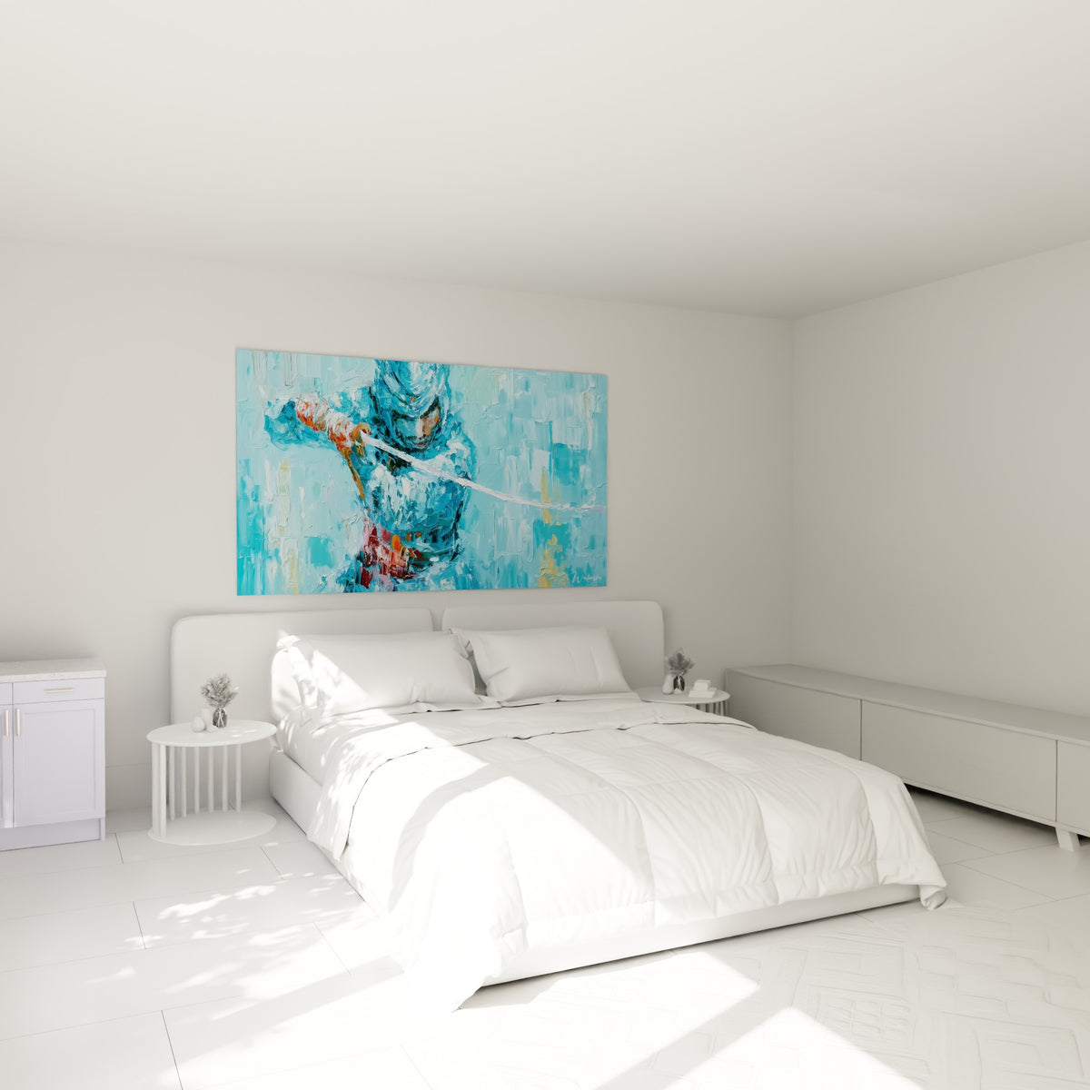Samouraï bleu turquoise au sabre levé, touches rouge brique, au-dessus d'un lit dans une chambre claire