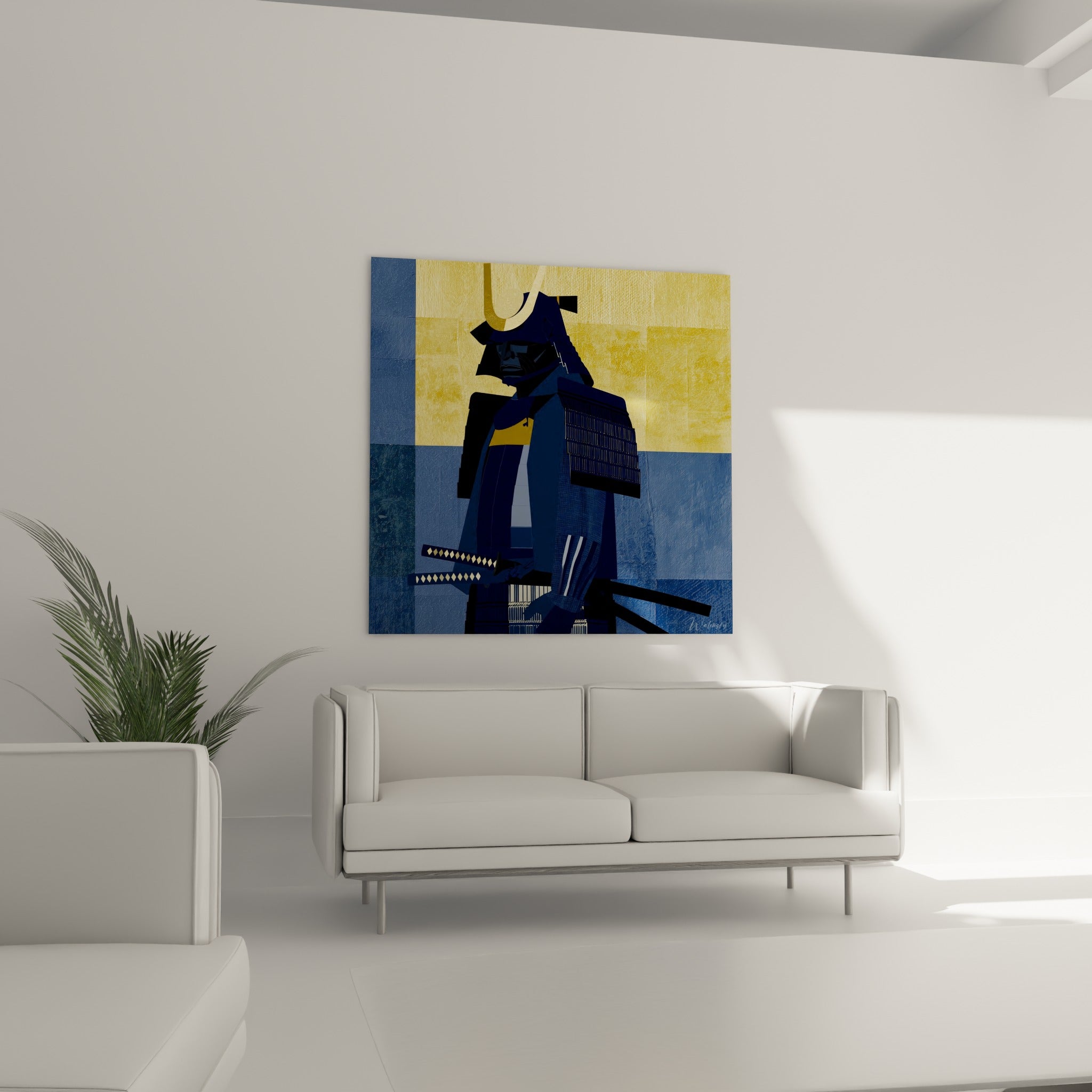Samouraï armé en bleu ardoise et ocre accroché au-dessus d'un canapé dans un salon lumineux