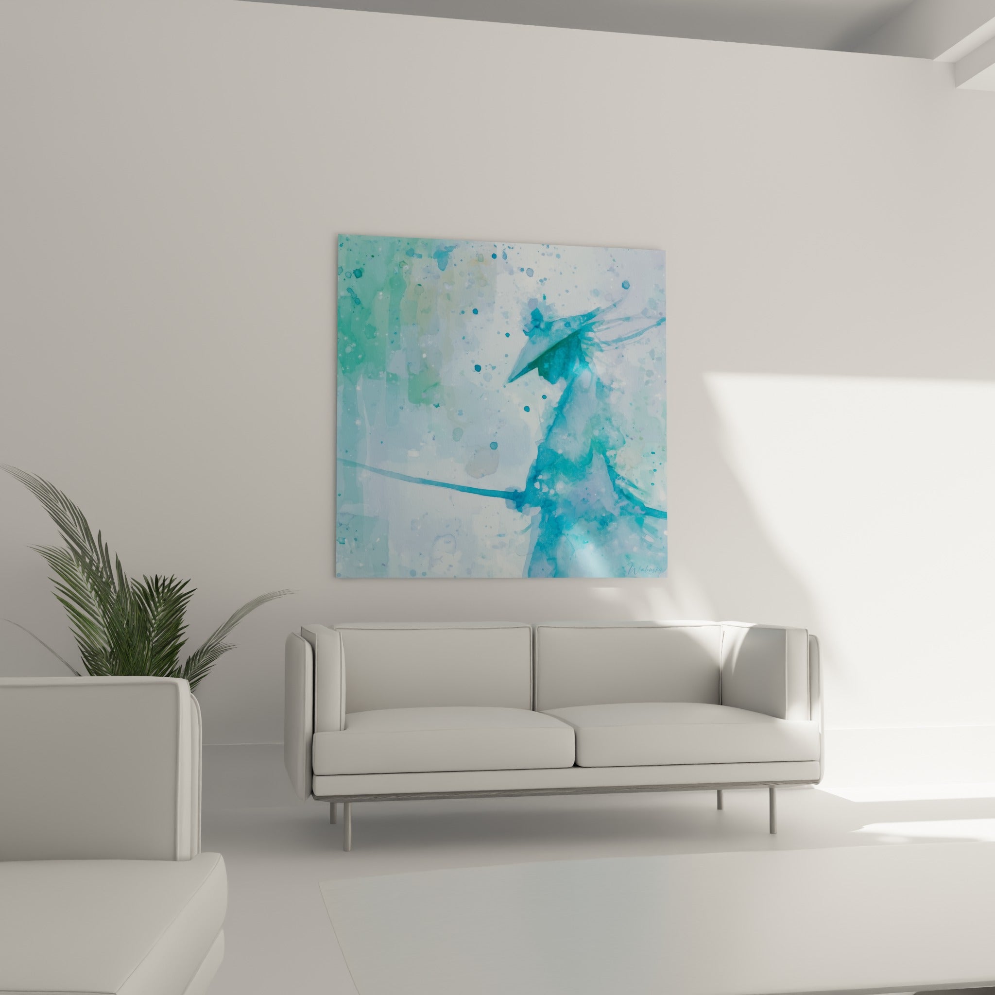Silhouette samouraï turquoise et bleu pastel en aquarelle, au-dessus d'un canapé dans un salon lumineux