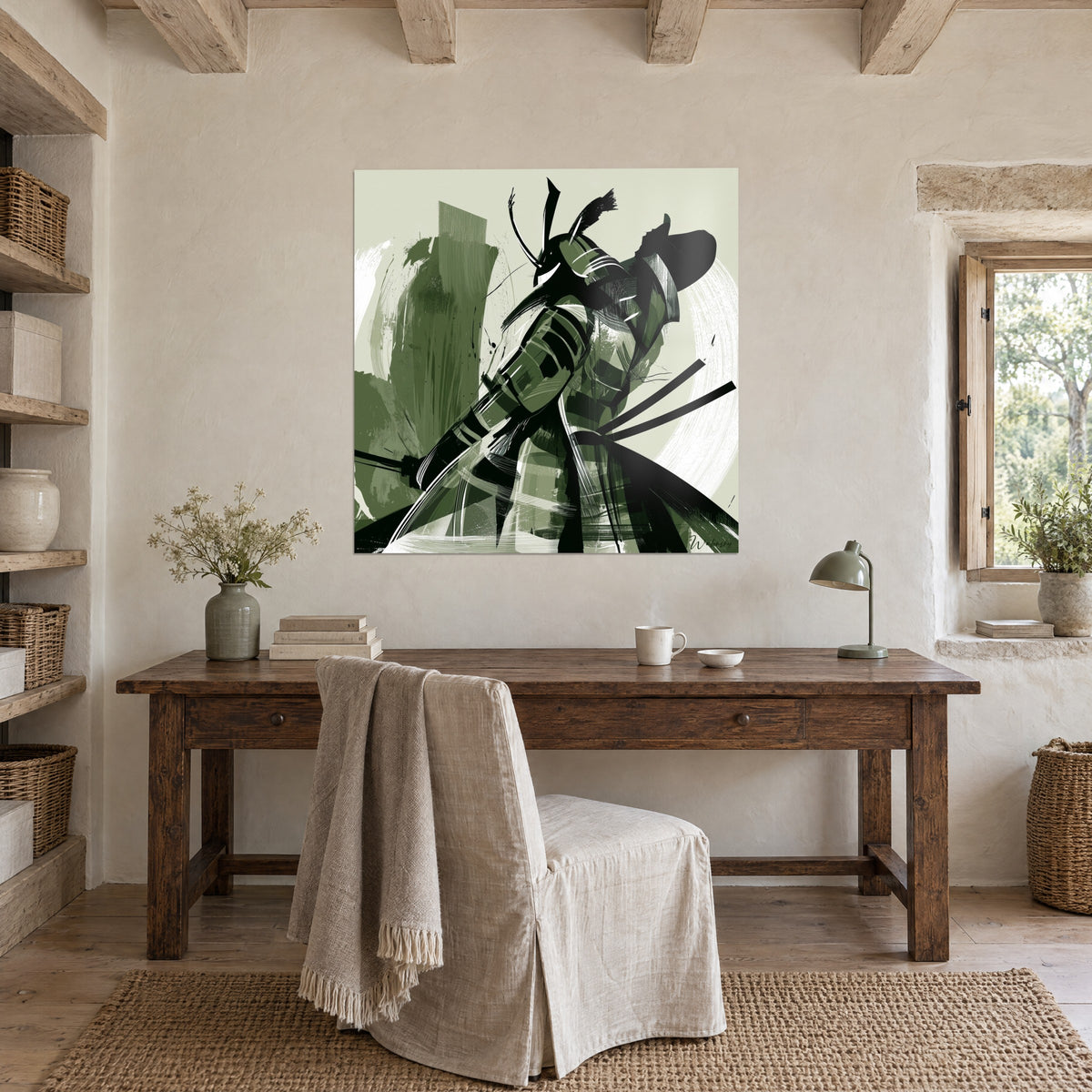 Tableau shogun stylisé aux larges coups de pinceau blancs, vert mousse et noir profond, au mur d'un bureau en bois