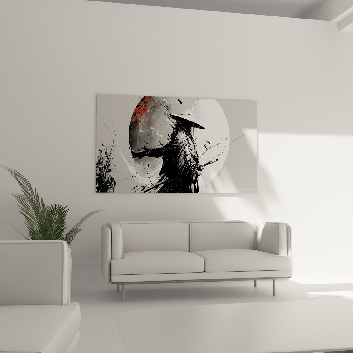 Silhouette du Samouraï en coulures noires et rouges sur fond gris pâle, au-dessus d'un canapé dans un salon lumineux