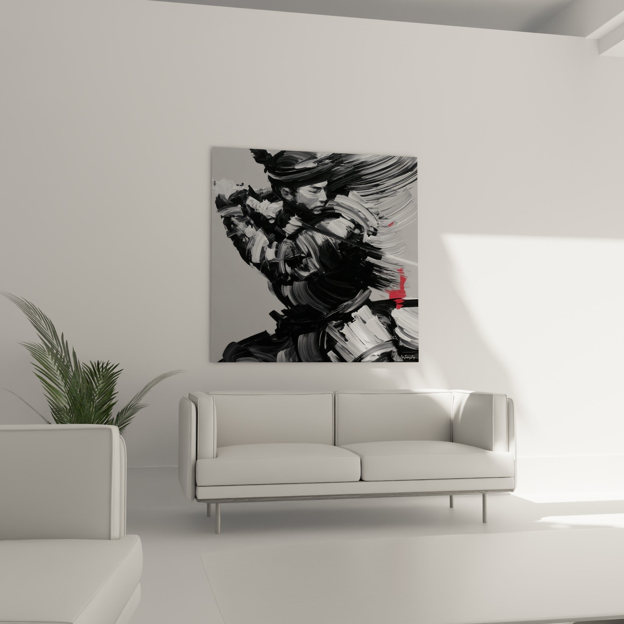 Samouraï gris et anthracite à l'épée rouge accroché au-dessus d'un canapé dans un salon lumineux