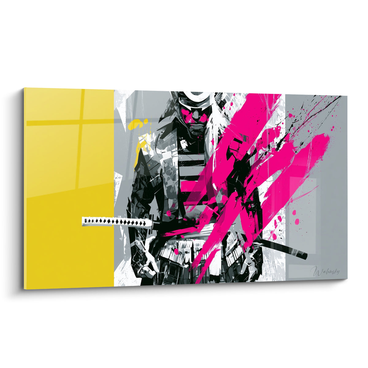 Samouraï casqué en armure grise et noire, traversé d'éclats roses fuchsia sur bloc jaune moutarde