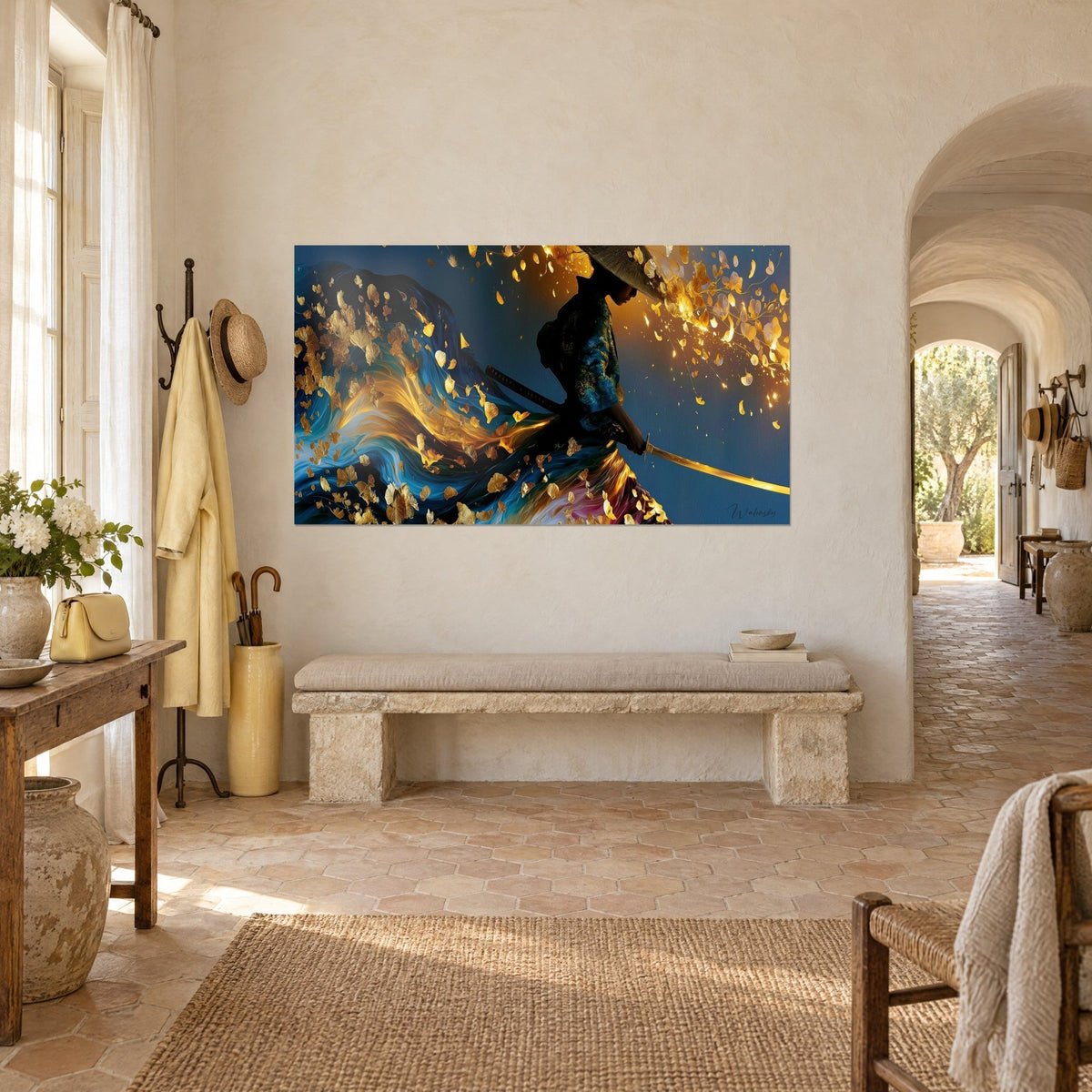 Tableau guerrier au sabre doré dans un tourbillon de feuilles ocre sur fond bleu, mur chaulé d'un mas provençal