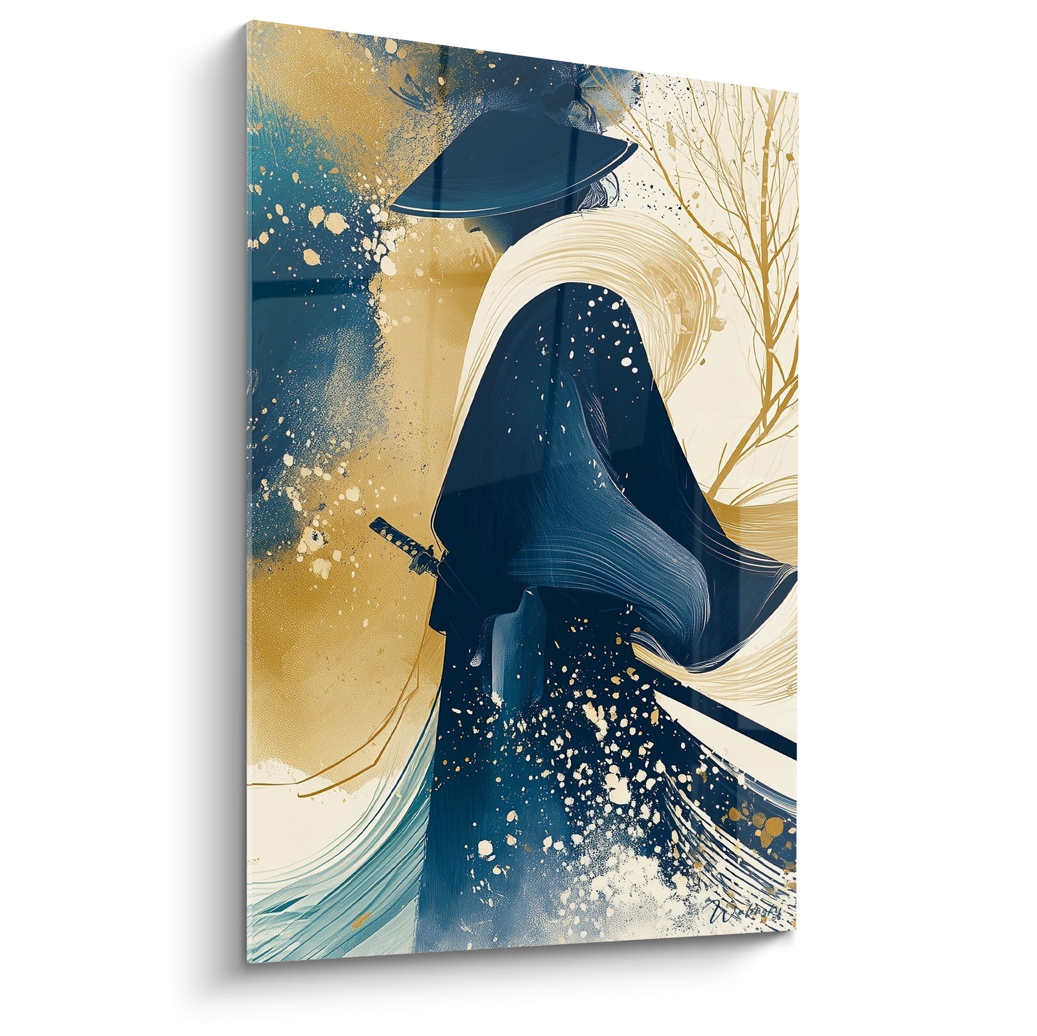 Samouraï au manteau bleu marine drapé, chapeau conique, éclats dorés et fond ivoire éclaboussé