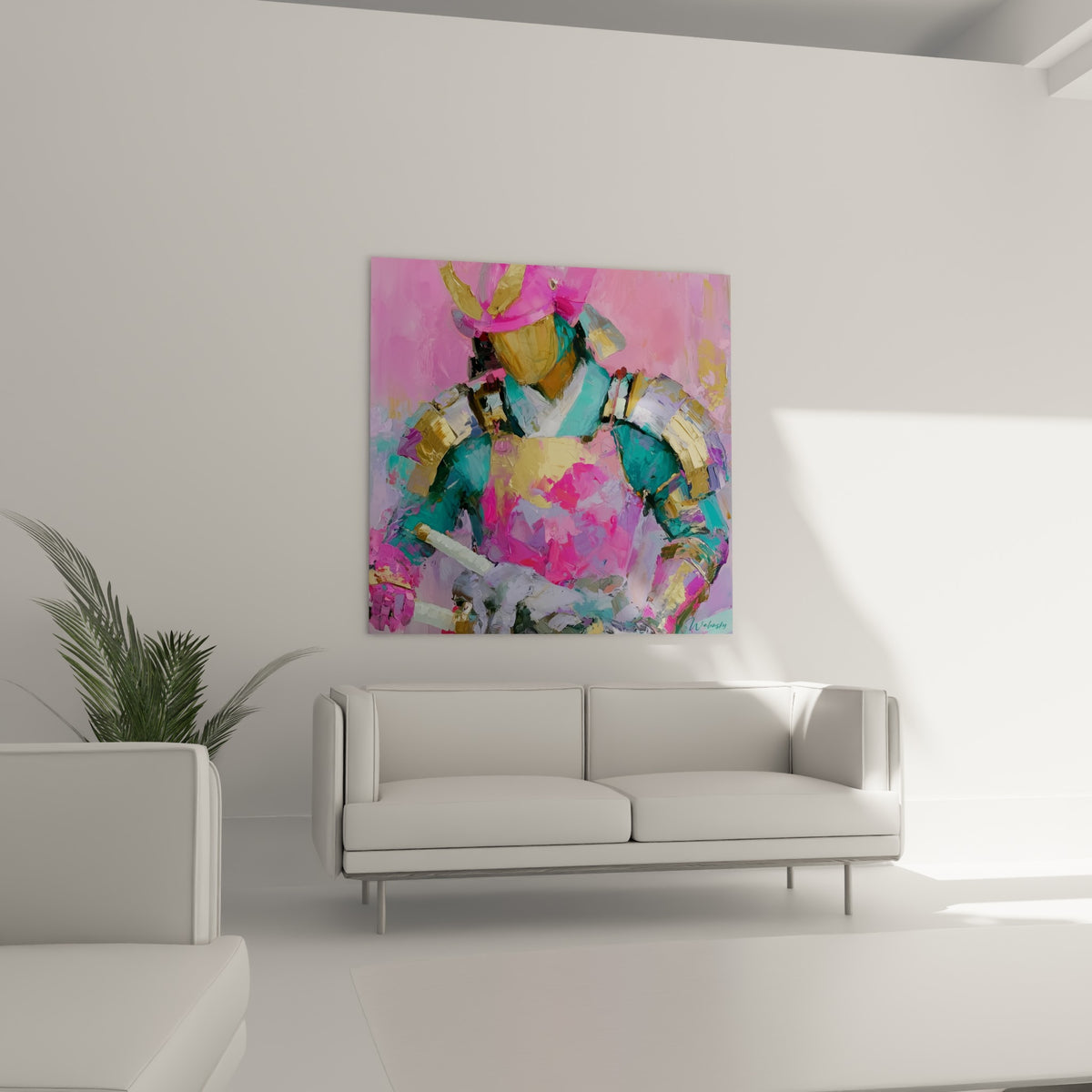 Figure de samouraï en armure turquoise et rose vif suspendue au-dessus d'un canapé dans un salon lumineux