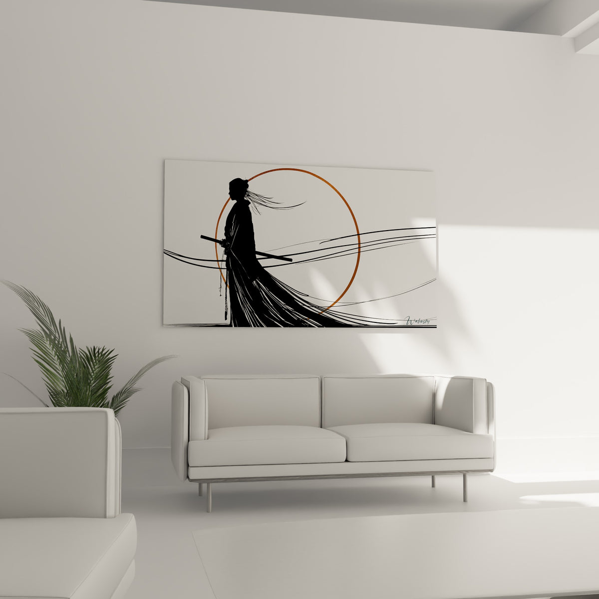 Guerrier au sabre et robe noire ondulante devant un disque cuivré, au-dessus d'un canapé dans un salon lumineux